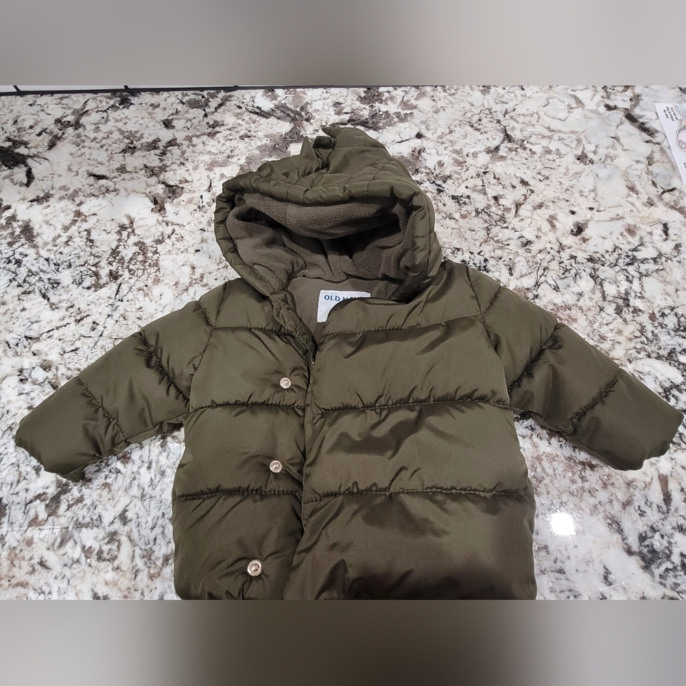 Old Navy baby boys dinosaur puffer jacket 6-12 months